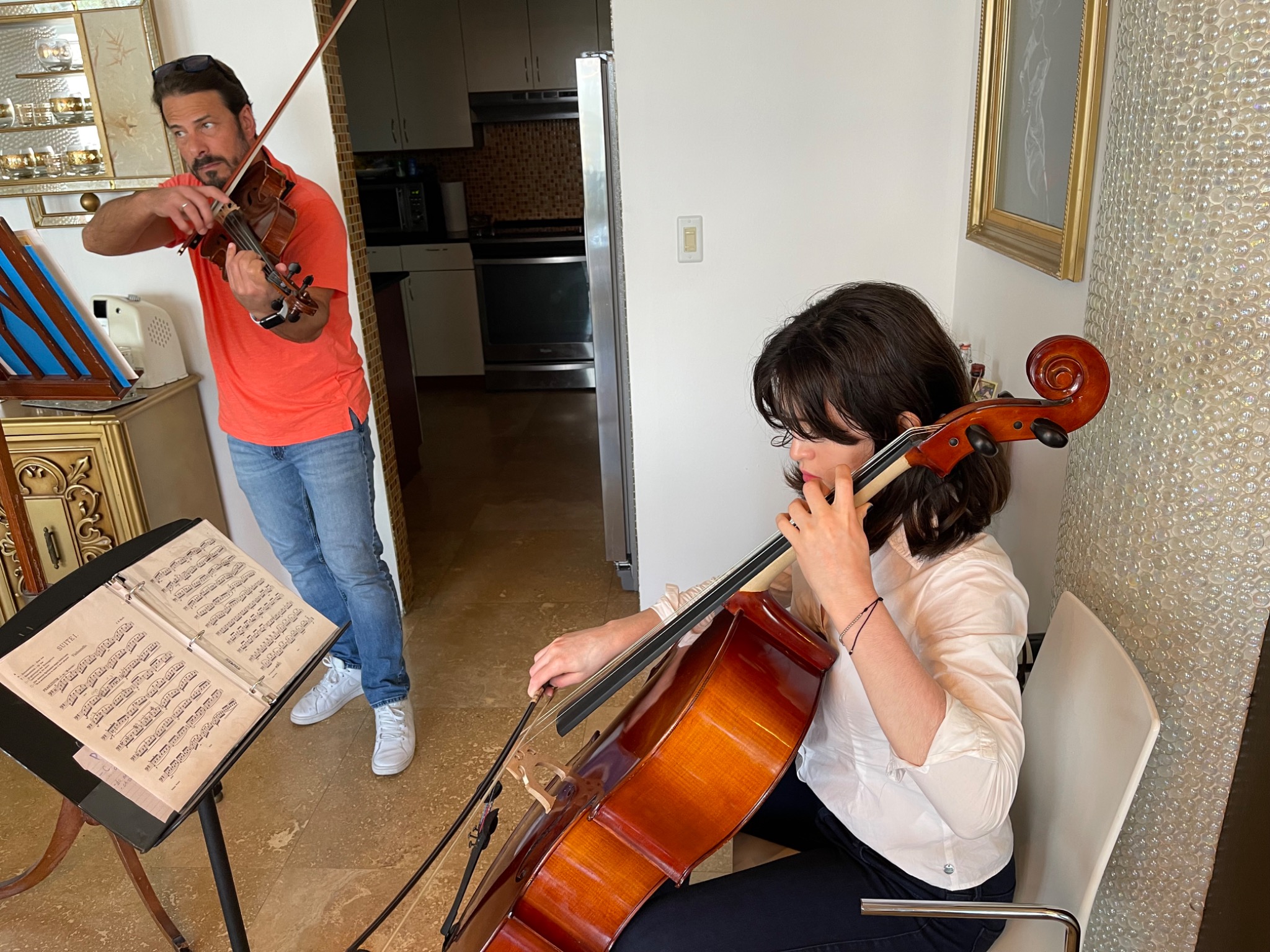 Mr. Djuric demonstrating violin technique beside a young cellist